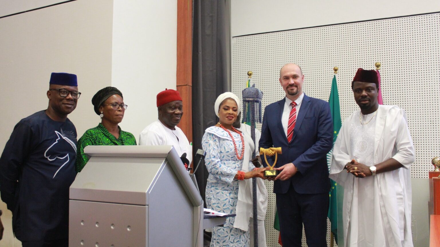 Elon Musk Surprises The World With Ford Acquisition: Complete Guide & Key Details