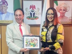 87299278-d341-4034-a4ea-00102714d18a